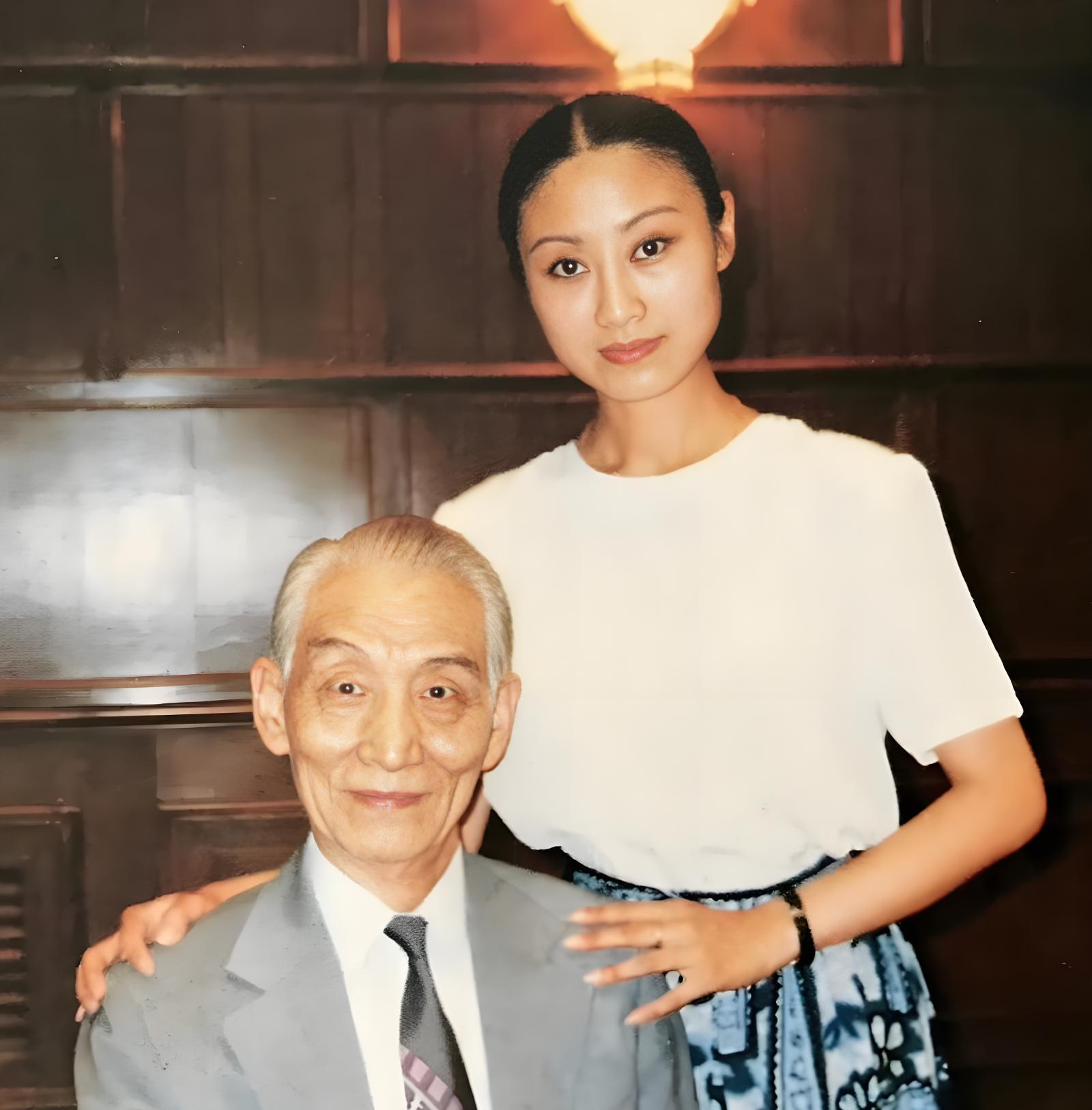 京剧名家张火丁走红后在单位受排挤富豪丈夫离世后她现状如何