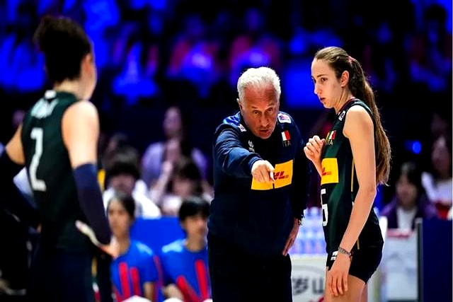 晚上8点 央视直播图文 中国女排vs意大利 赵勇力拼四连胜