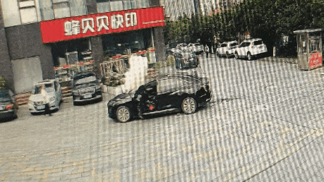 新能源车变火车?地下车库惊魂背后的生死时速-有驾 新能源车变火车?地下车库惊魂背后的生死时速-有驾