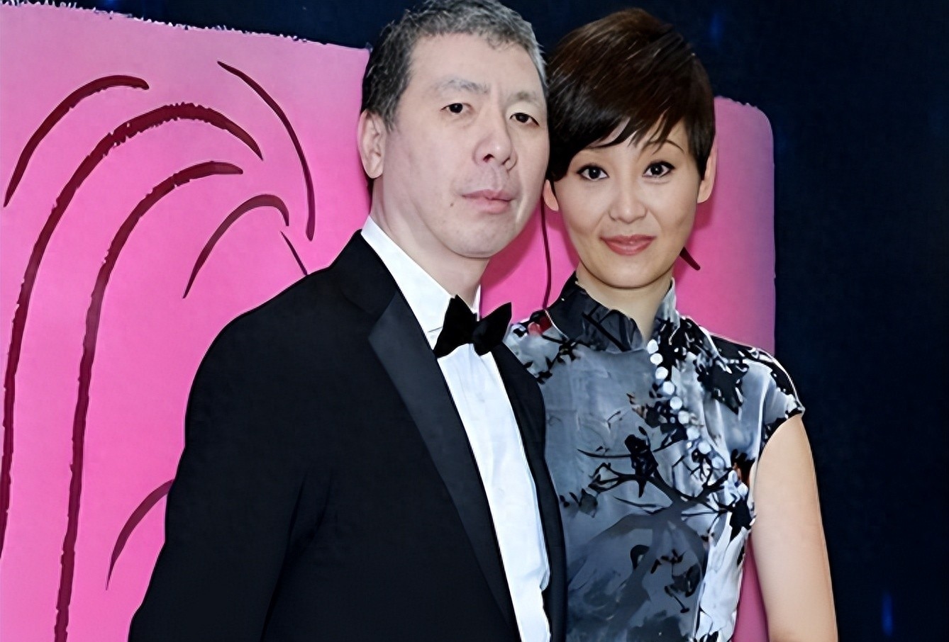 58岁徐帆:隐瞒26年,自爆婚后无子女的内幕,冯小刚的"苦难言"