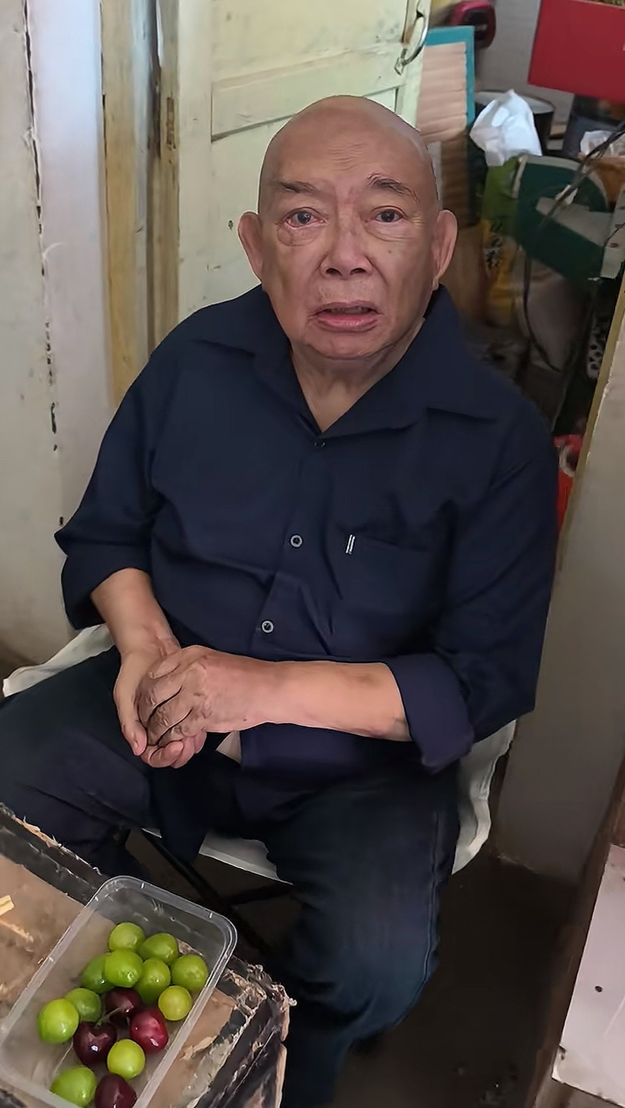 78岁演员黄一飞近况曝光,说话气短出行坐轮椅,健康状况令人担忧