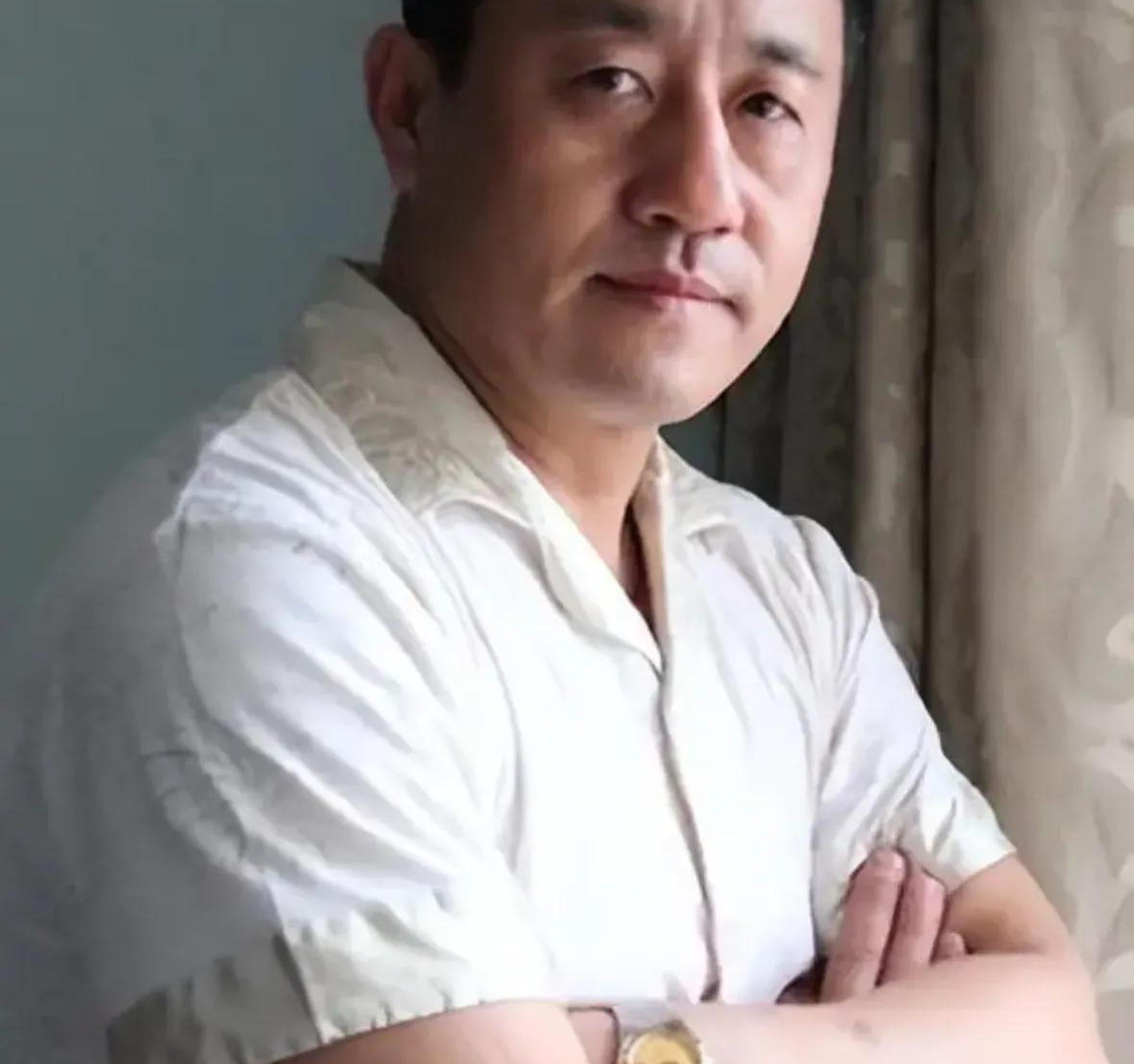 王小宝嘴歪了!直播露脸惊呆网友,乡村爱情长贵这些年经历了啥?