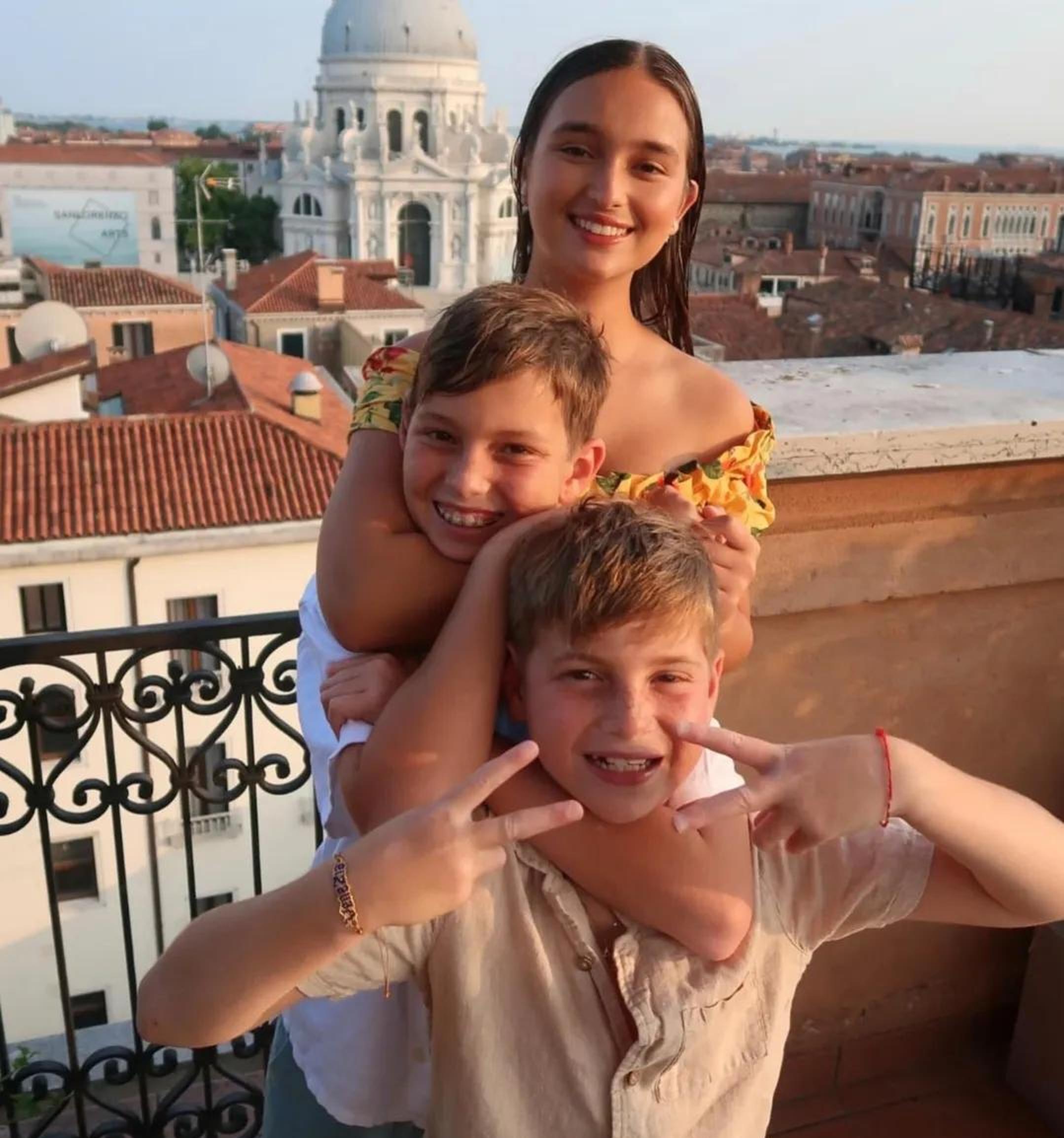 伊万卡一家亮相威尼斯,13岁女儿长得很漂亮,身高接近180c