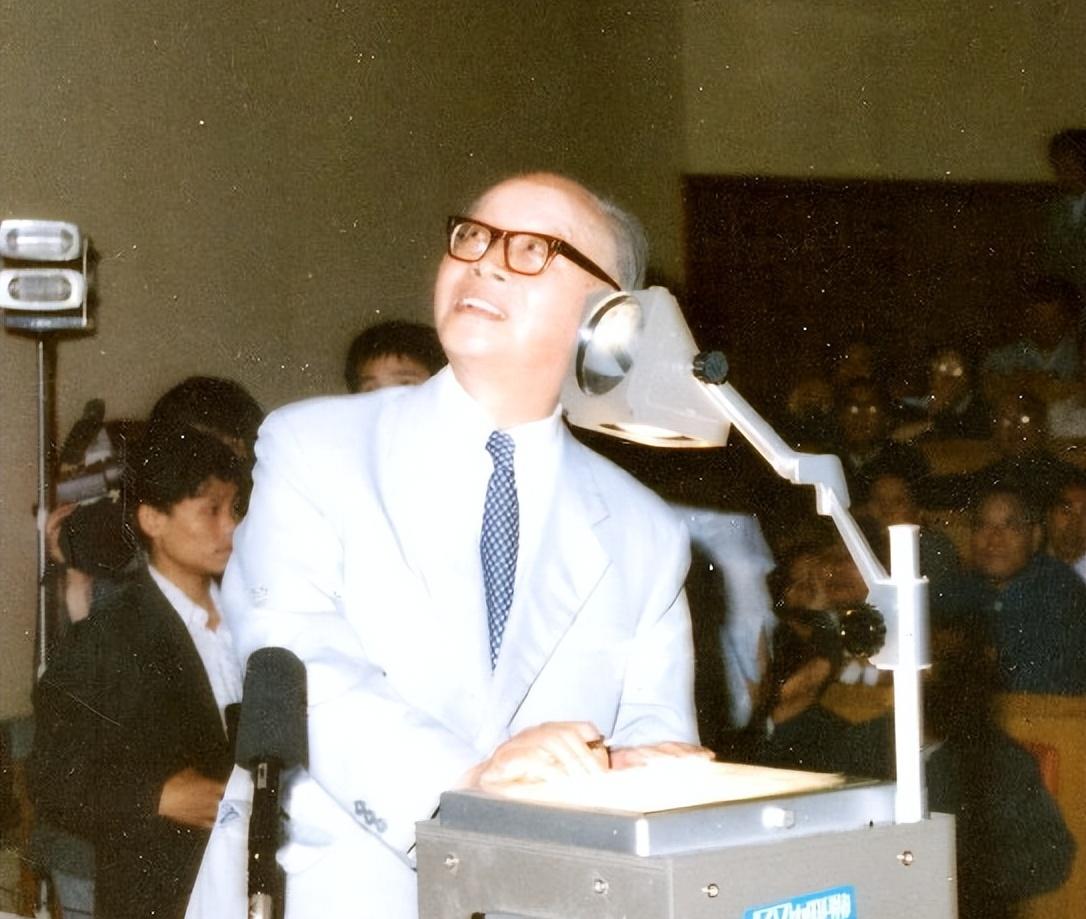 两弹元勋王淦昌:90岁因散步被自行车撞倒而离世,凶手至今在逃