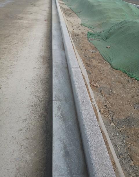 小县城的路沿砖,换个官,换次砖,这种怪事,上面要出手管了