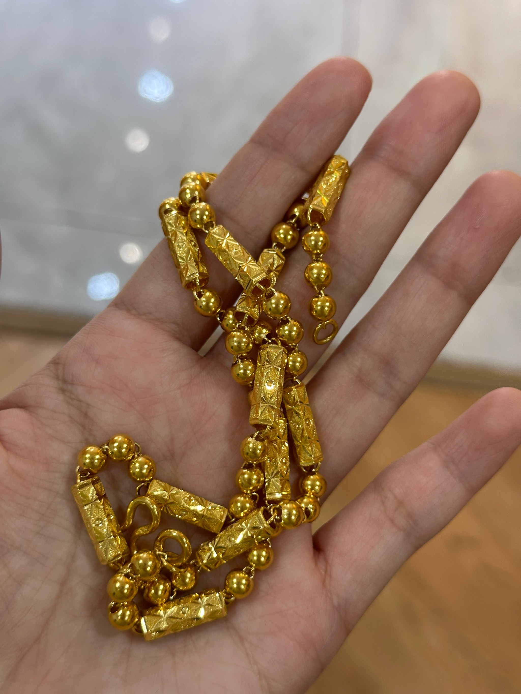 大姨帮我妈养我21年,现在我年薪135万,大姨来借钱,我:没钱