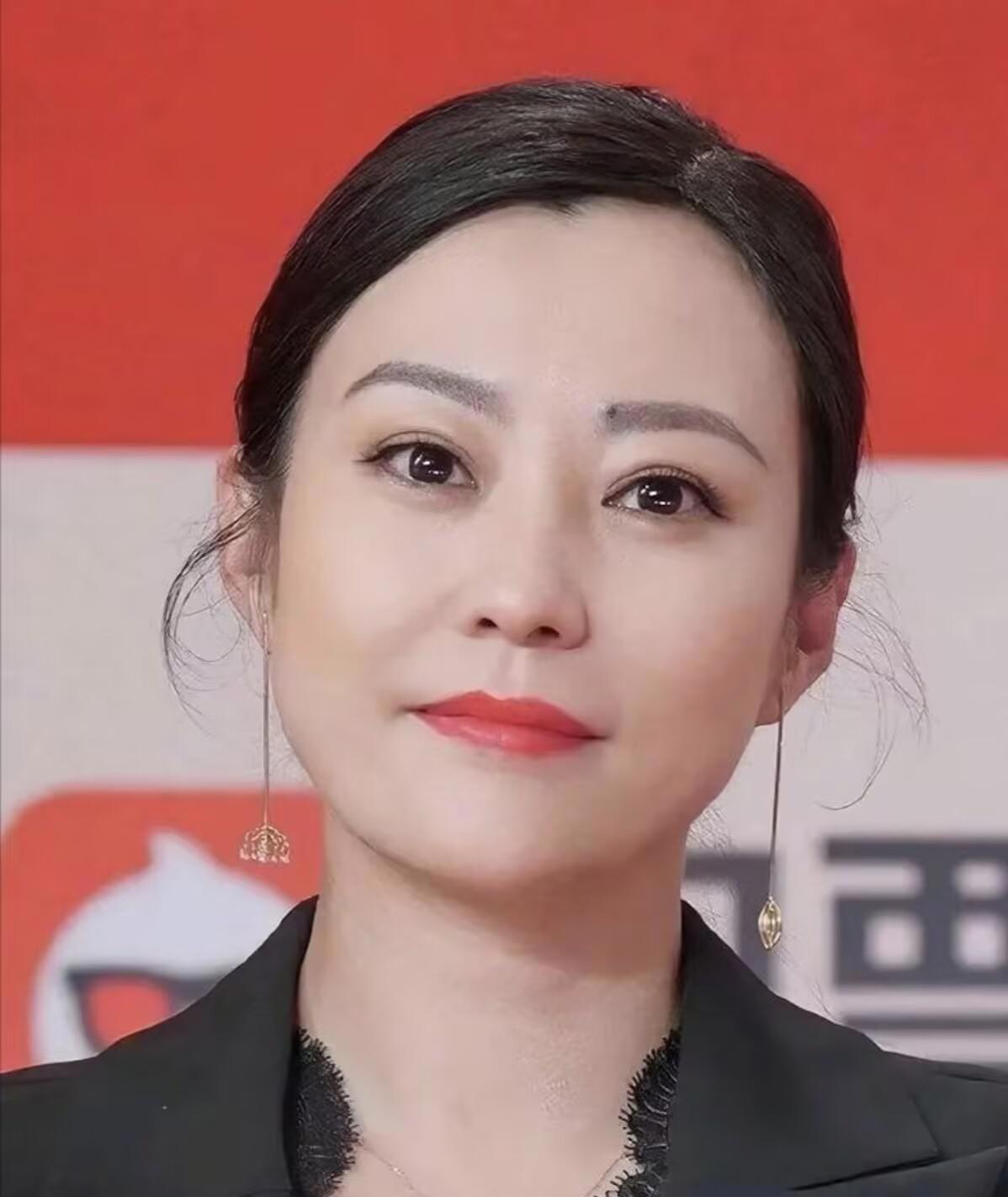 郝蕾未曾预料离婚16年后昔日44岁前夫竟逐渐崭露头角