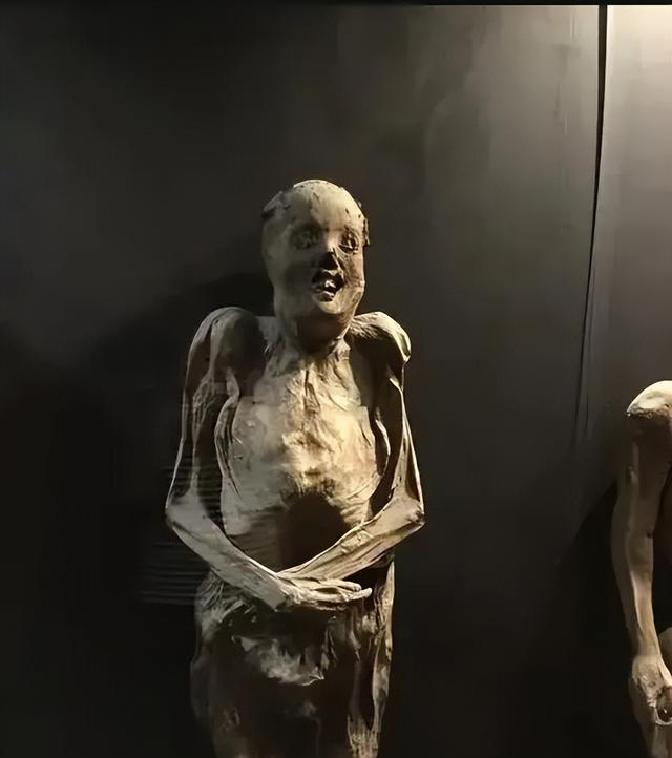 抗日战士黄利辉:被泰国做成干尸61年!罚站博物馆万人唾骂食人魔