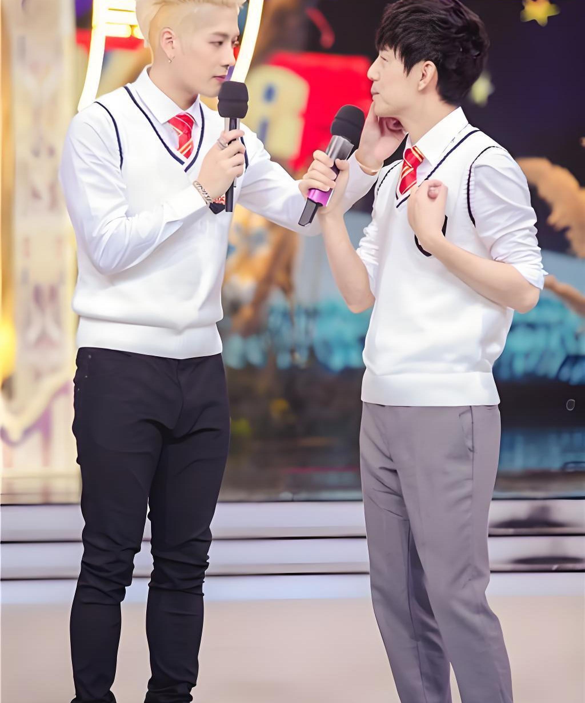 王嘉尔霸气反击印度主持人对中国的偏见!怪不得何炅愿意带他出道