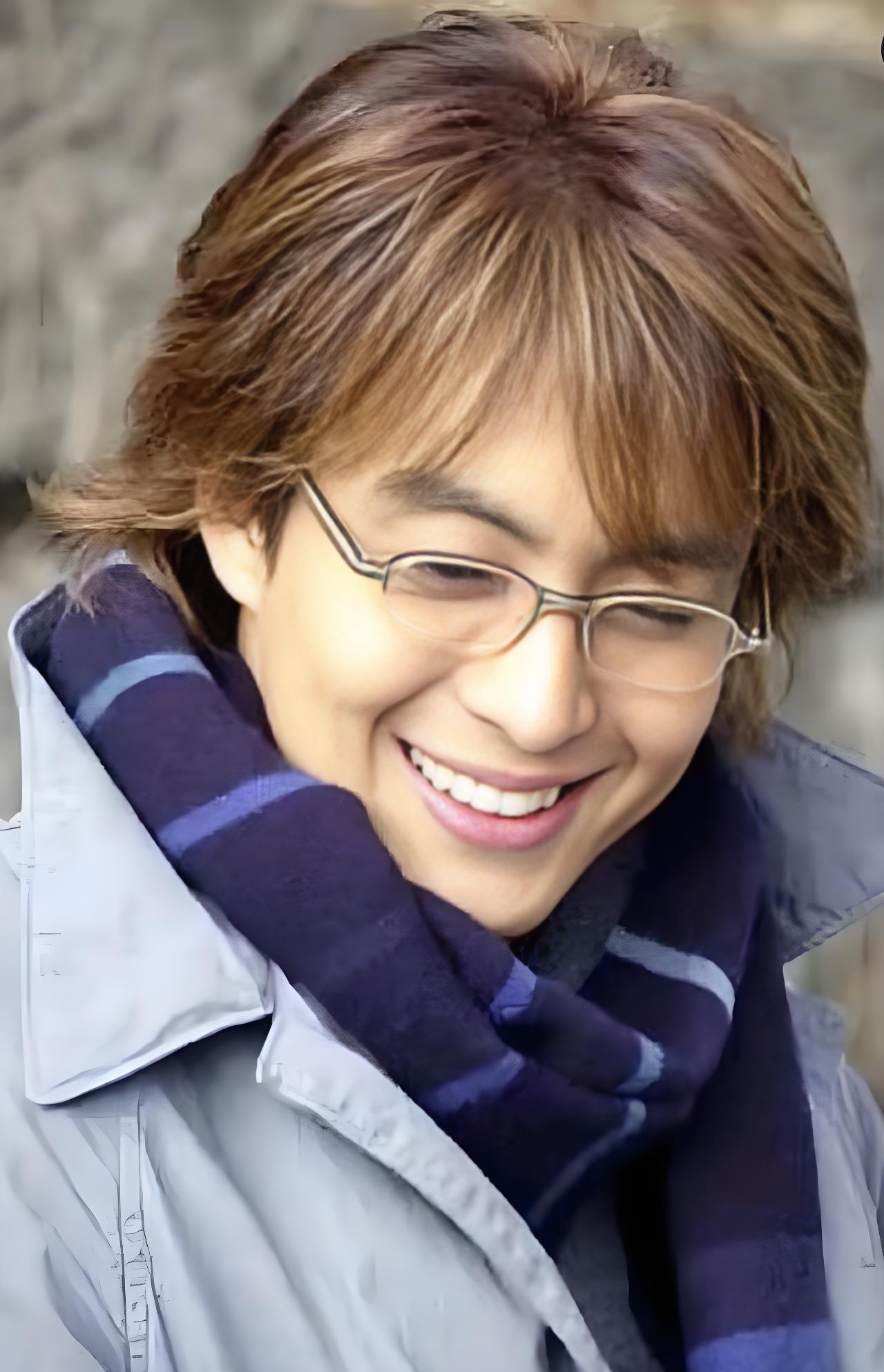 裴勇俊近照曝光!白发大叔惊呆网友,娇妻冻龄似少女