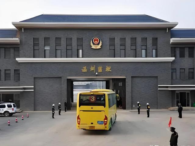 江西省监狱管理局为副厅级单位,下属14座正处级监狱和中心医院