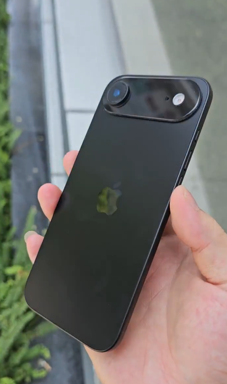iPhone 17 Air机模上手，苹果再次引领，安卓阵营即将跟进！