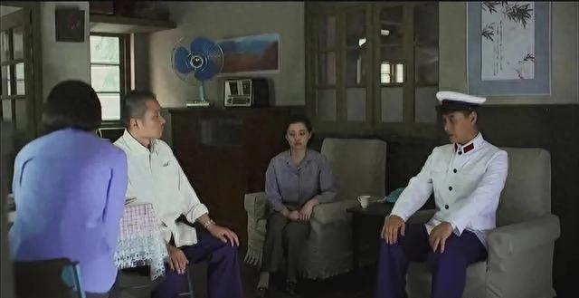 父母爱情:说自己"不行"的司务长,并不是江亚菲嫁不出去的理由