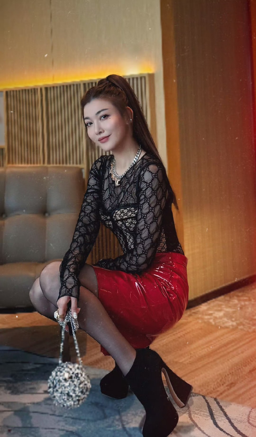 李彩桦亮相电影节,疑医美引争议,偏爱小 20 岁鲜肉