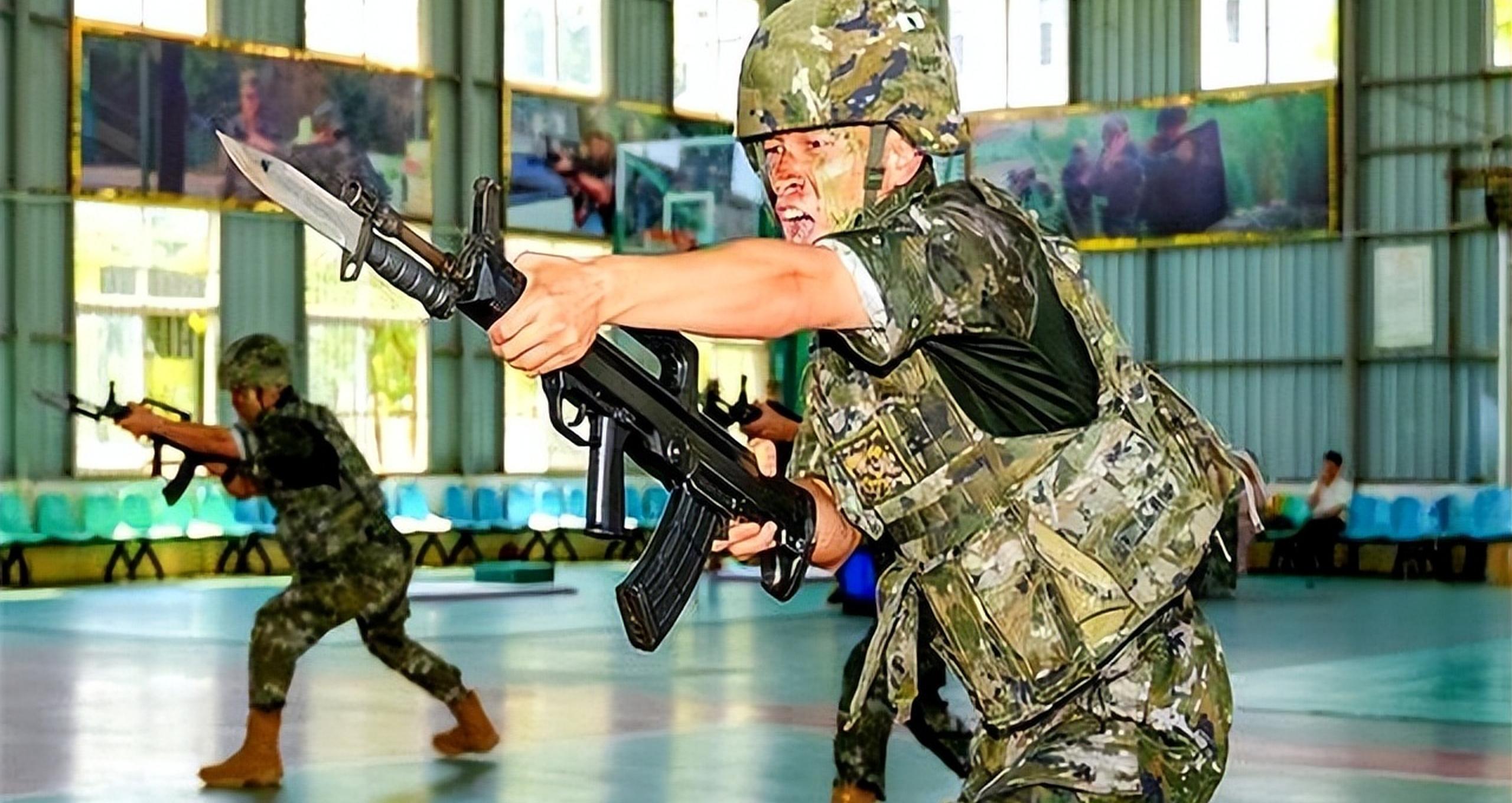 武警柳州支队:"橄榄绿"护航"春蕾红"