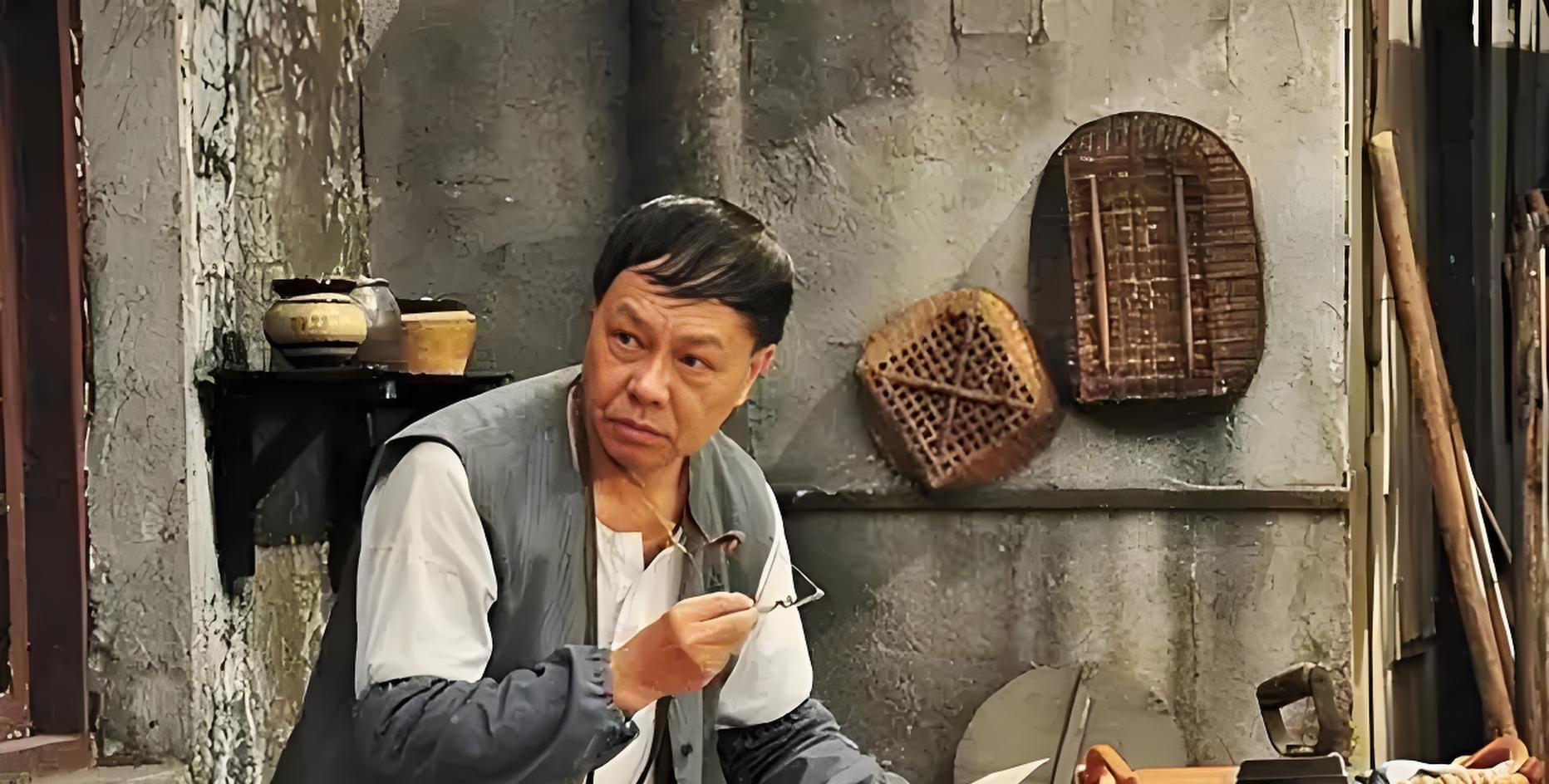 80 岁卢家全反差大,演裁缝佬藏绝技,老戏骨的艺术魂