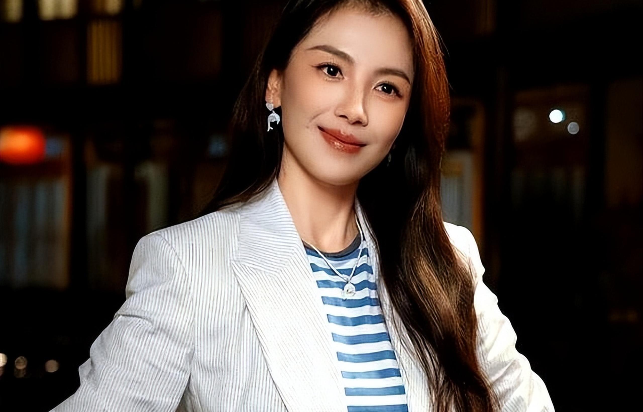 和陈思诚同居3年转嫁富豪,和刘涛同脸不同命,今靠着李沁终翻红