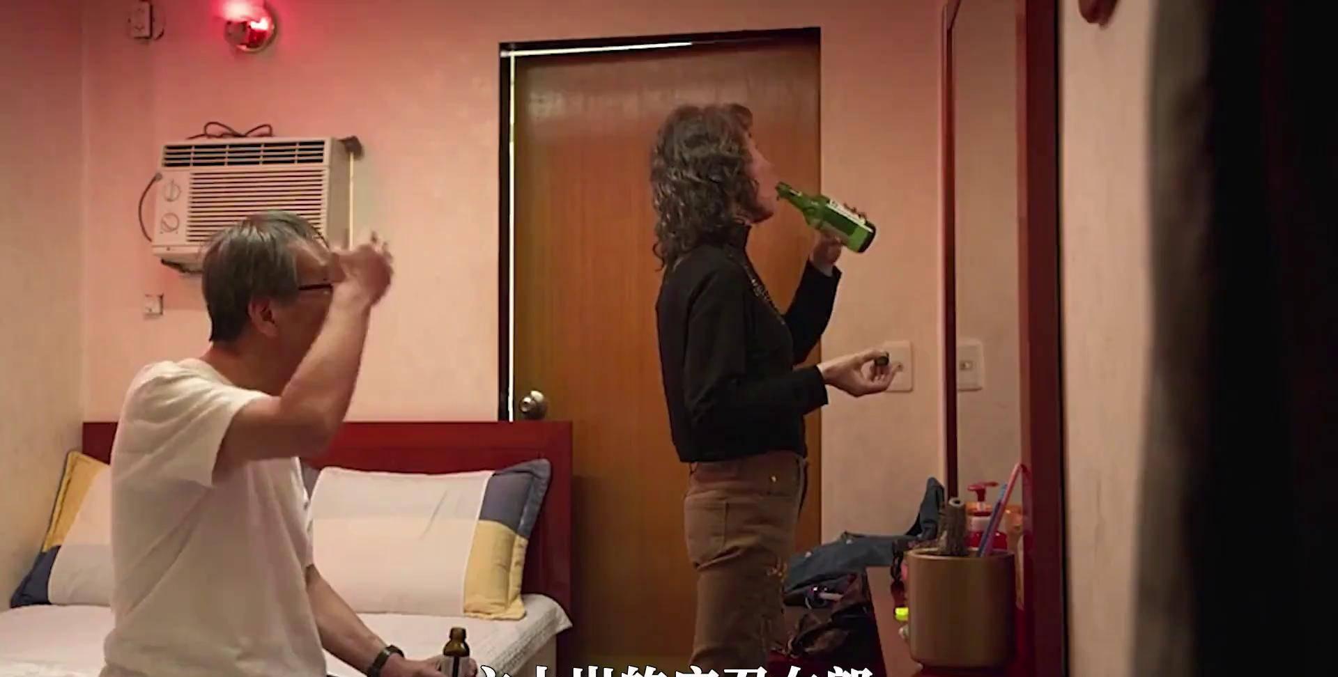 65岁老妇成站街女:《酒神小姐》撕开老年人的"情欲"与"隐痛"