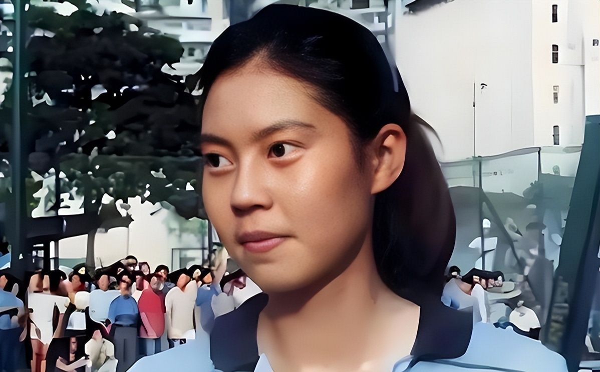 这种环境长大,想不跟网球亲都难吧?胡娜这名字,现在年轻球