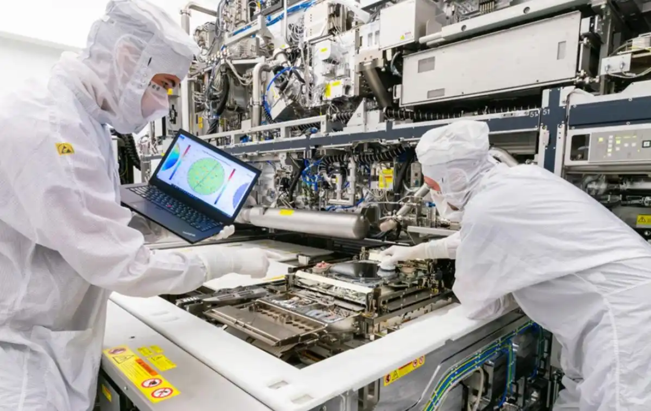 30亿光刻机出货，中国厂商却买不到，国产芯片如何实现突破？