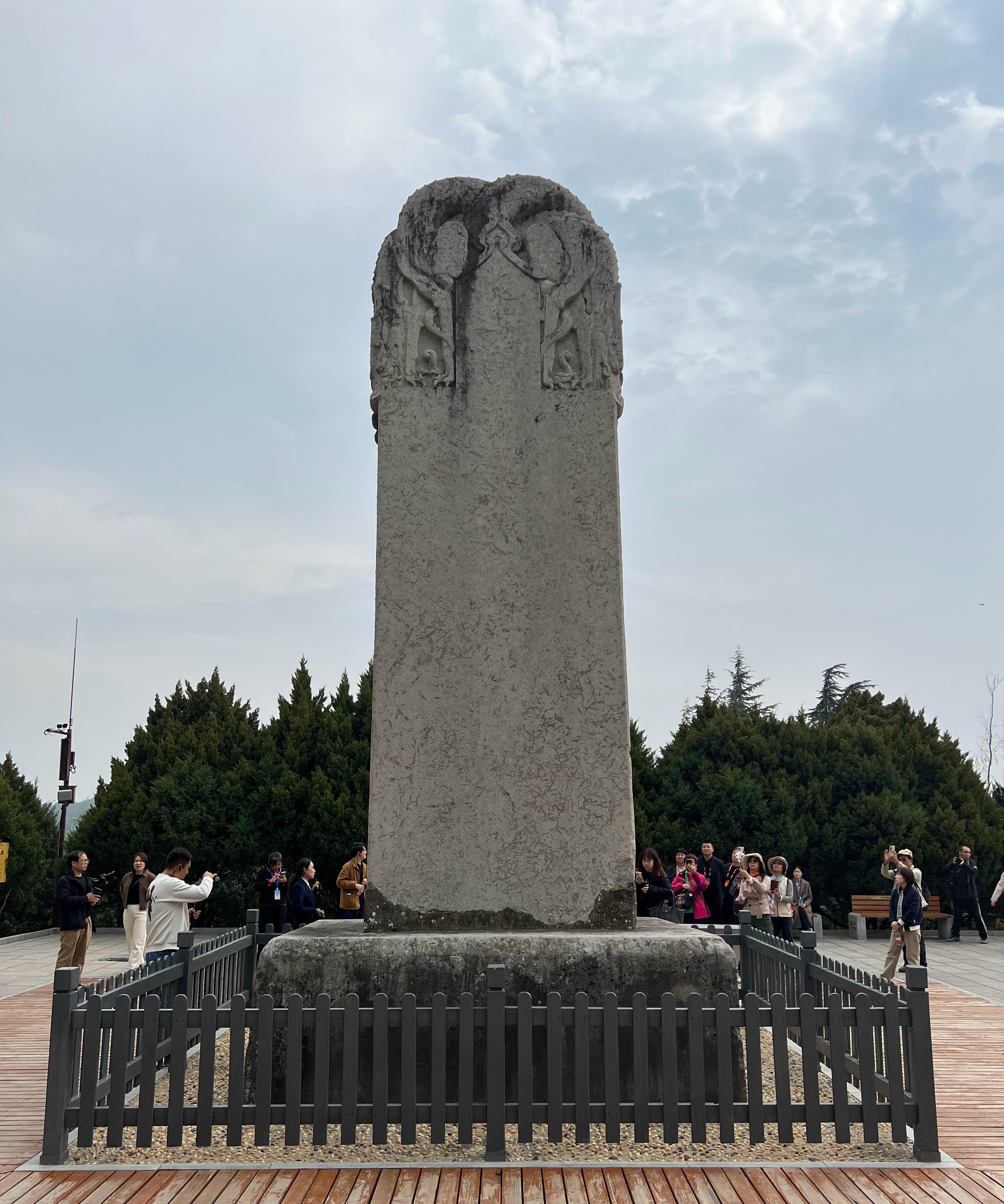 千年武则天无字碑加盖引热议官方回应为了保护而建亭