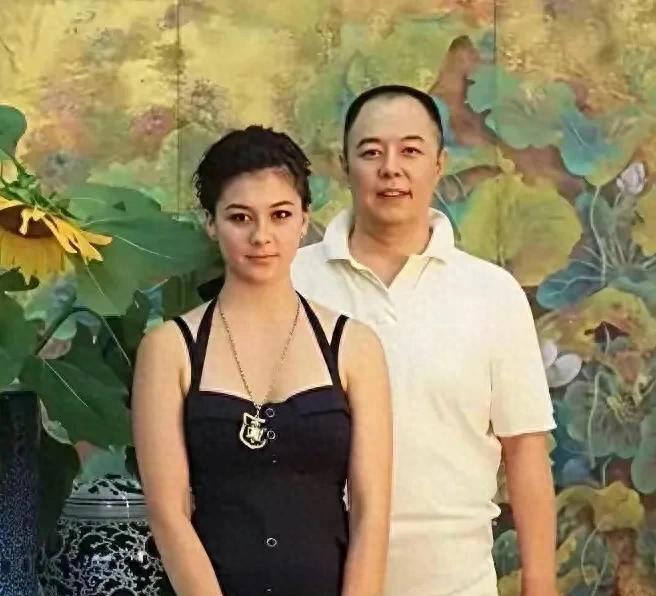 张铁林与混血女张月亮,相貌柔美,超可爱!