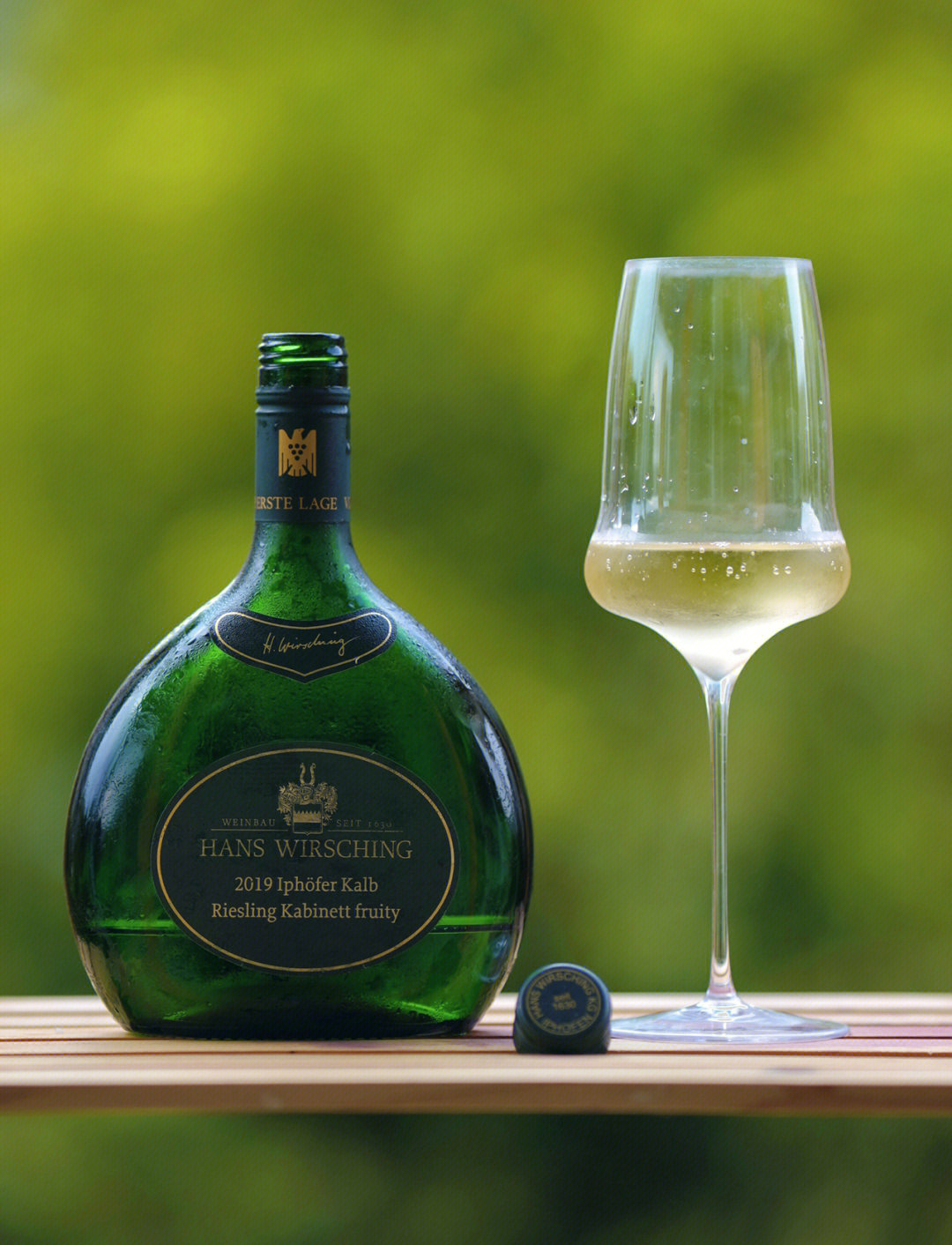 在葡萄酒的世界里,德国雷司令像一位自带 "少女感" 的精灵,用清新的