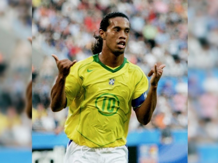 耐克推出复刻2004年巴西国家队球衣,罗纳尔迪尼奥10号战袍