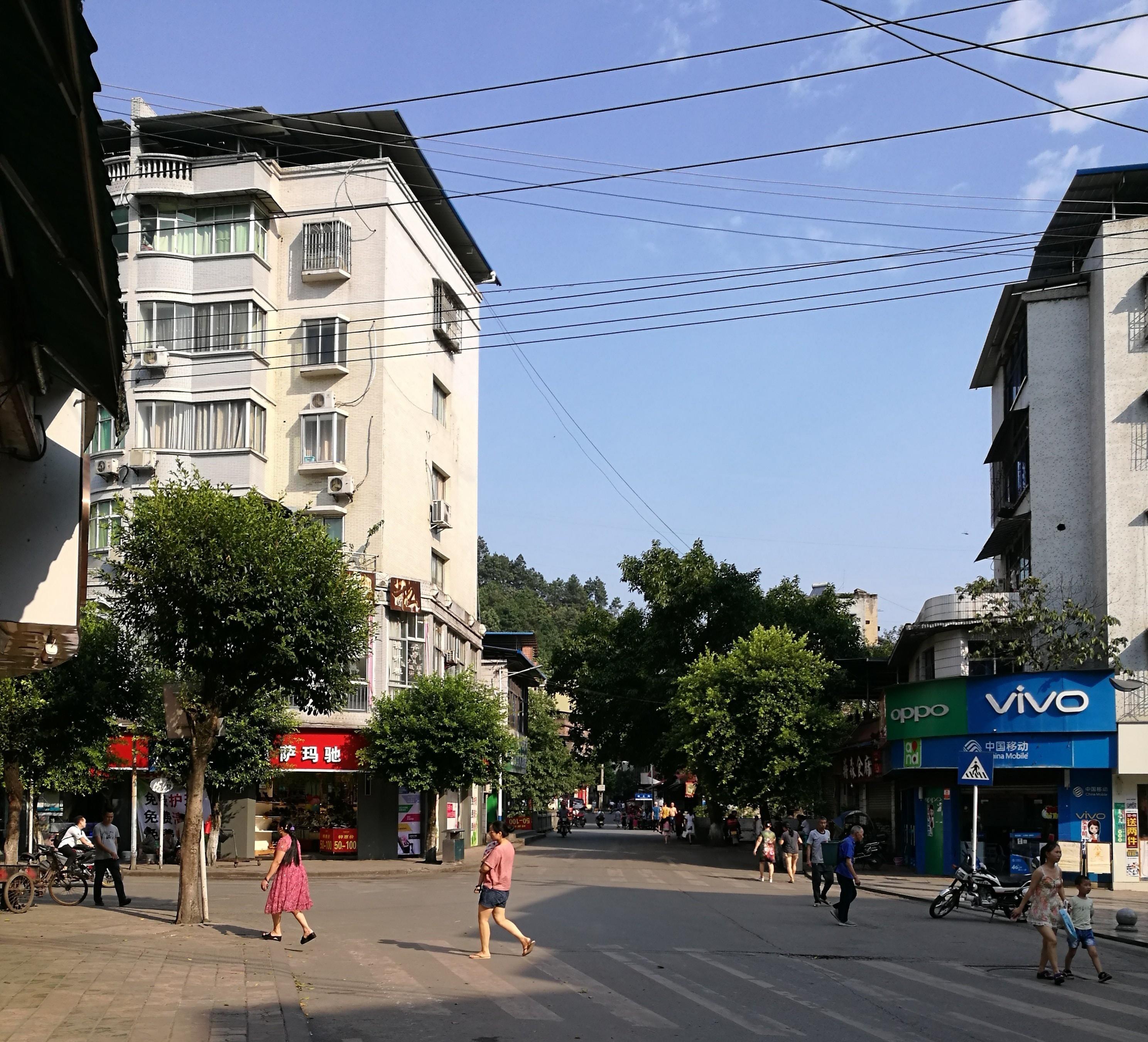 重庆合川与北碚,渝北,四川广安华蓥市交界的三汇镇,萧条好突然