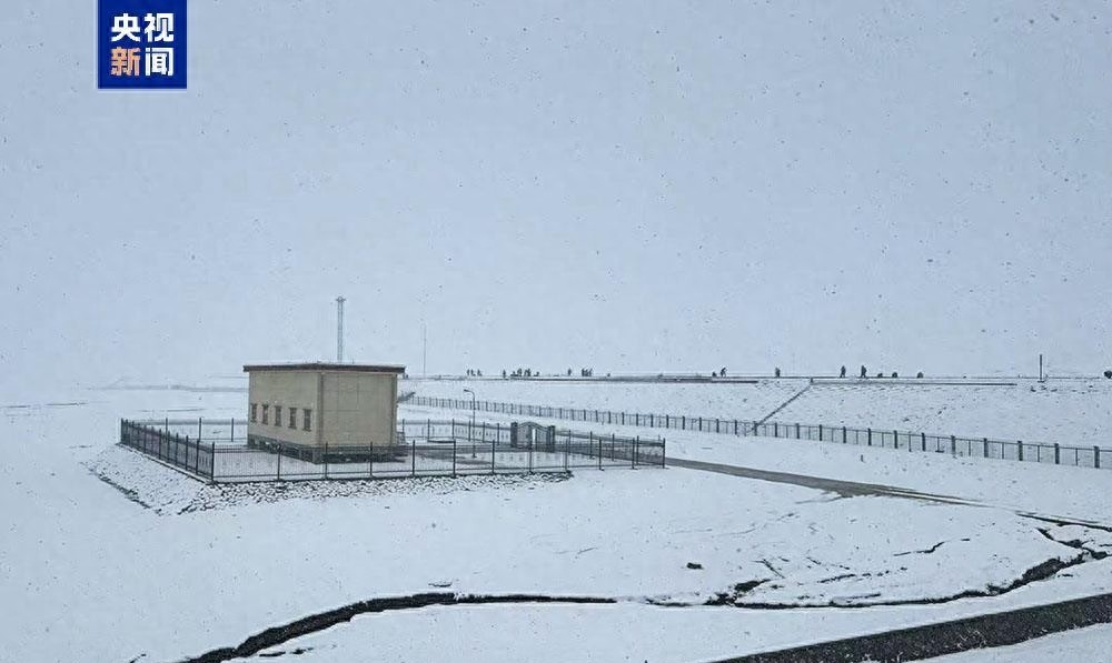 大暑时节飘落大雪 青海五道梁积雪达1厘米