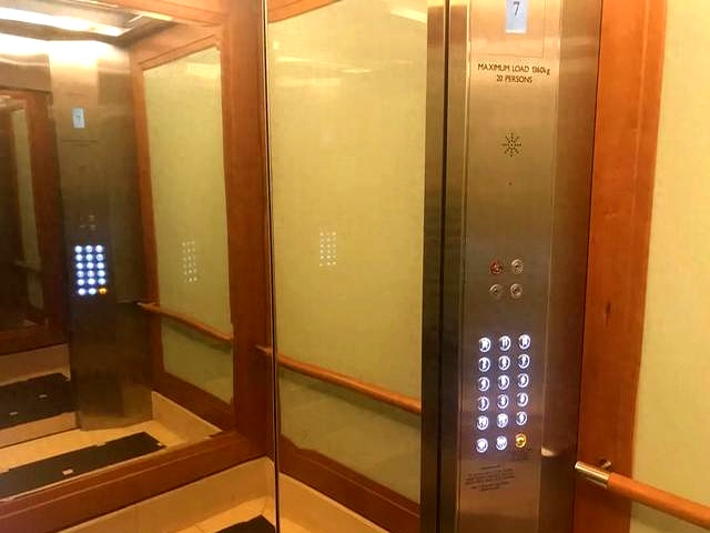 电梯为什么要装镜子