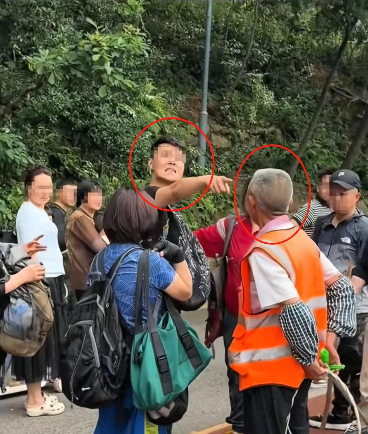 南京男子辱骂老者打猴引发网络风波身份被质疑账号遭谩骂至隐私