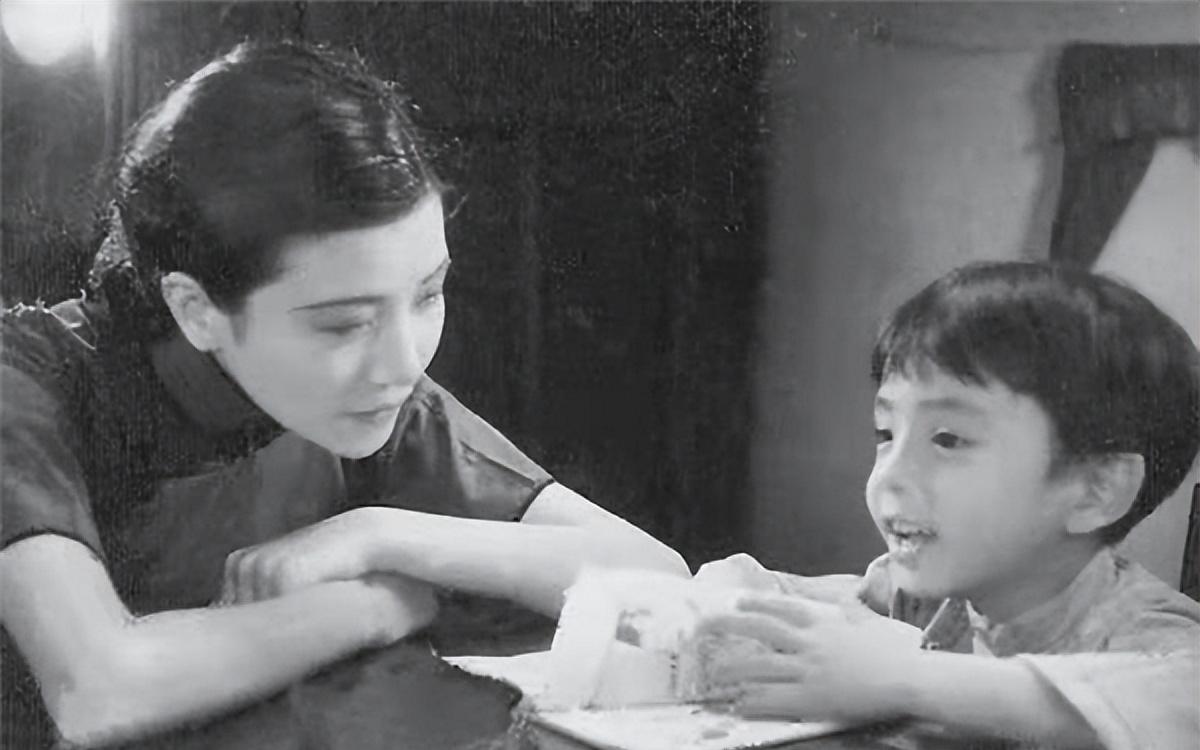 深夜回家妻子不给开门,37岁黎铿在公园徘徊片刻后,选择投湖自尽