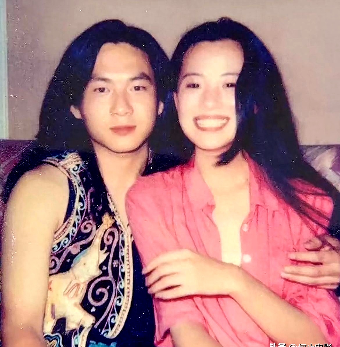 王菲也没想到,自己抛弃的前男友栾树,如今在咏梅手里闪闪发光