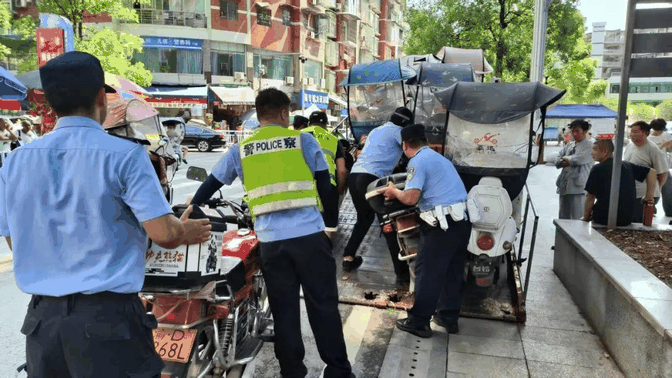 除了戴头盔,8月起,电动车上路实施“2禁3罚1报废”,处罚明确了-有驾 除了戴头盔,8月起,电动车上路实施“2禁3罚1报废”,处罚明确了-有驾