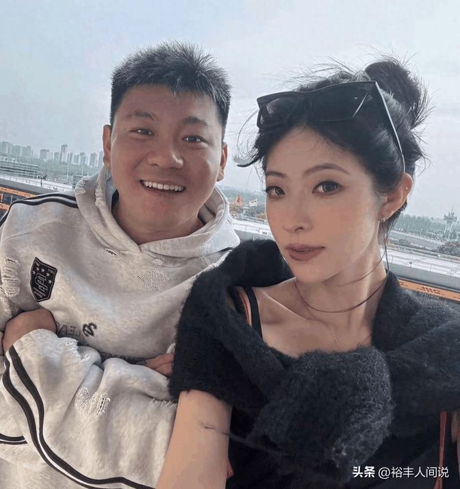 韩景枫被说抠门!百万豪车男友送李谣小米YU7引质疑-有驾 韩景枫被说抠门!百万豪车男友送李谣小米YU7引质疑-有驾