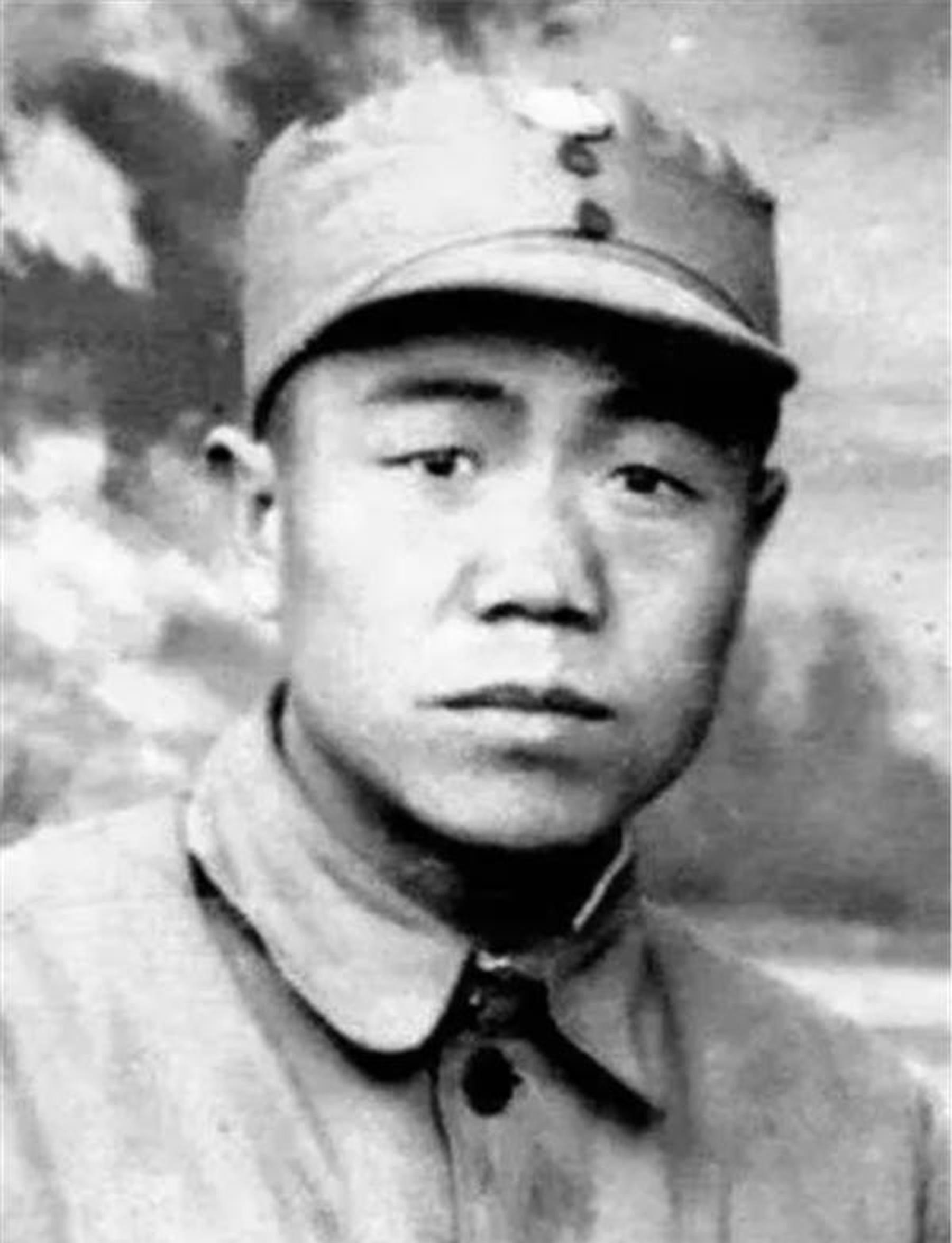 南京军区司令员聂凤智在夫子庙发现一个行人很面熟将军说站住