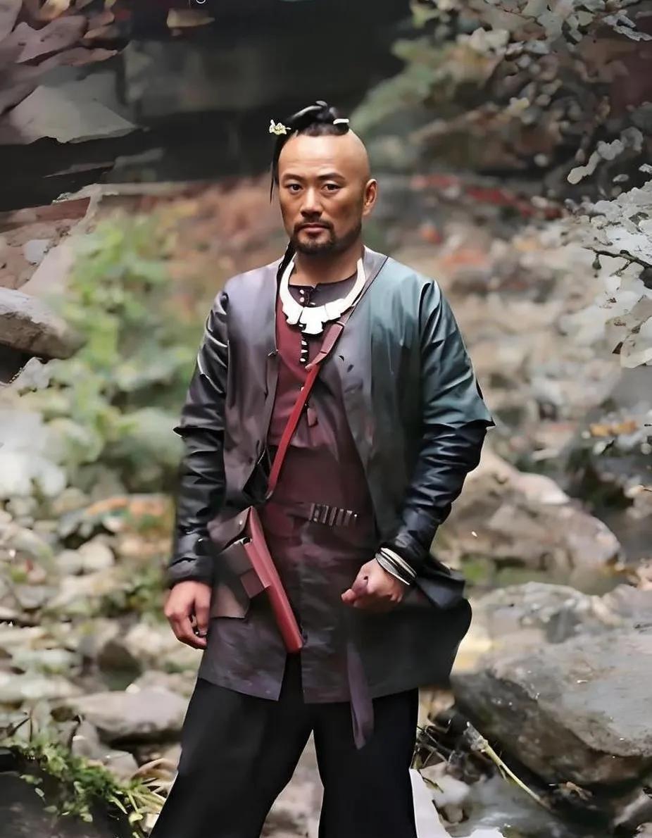 湘西土匪覃国卿,霸占漂亮堂婶,被堂叔当场撞见