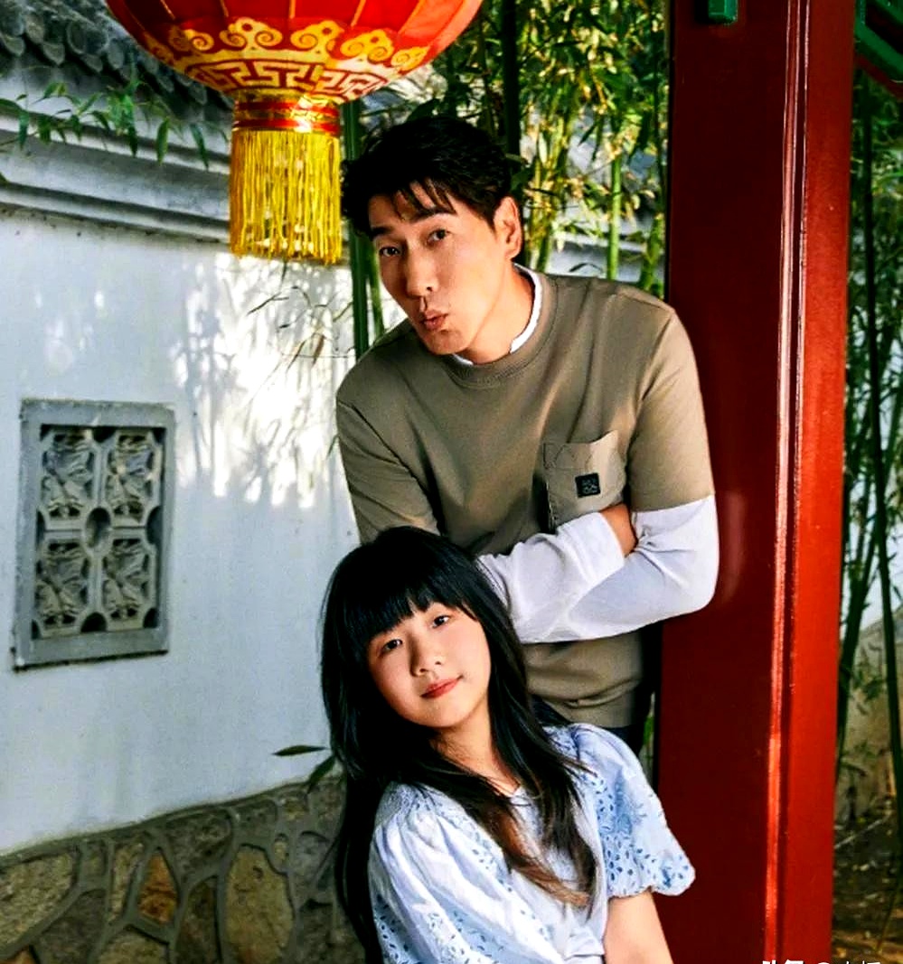 天天骑马帅过爸 张亮寇静新疆带娃同游 离婚后相处融洽引复婚疑