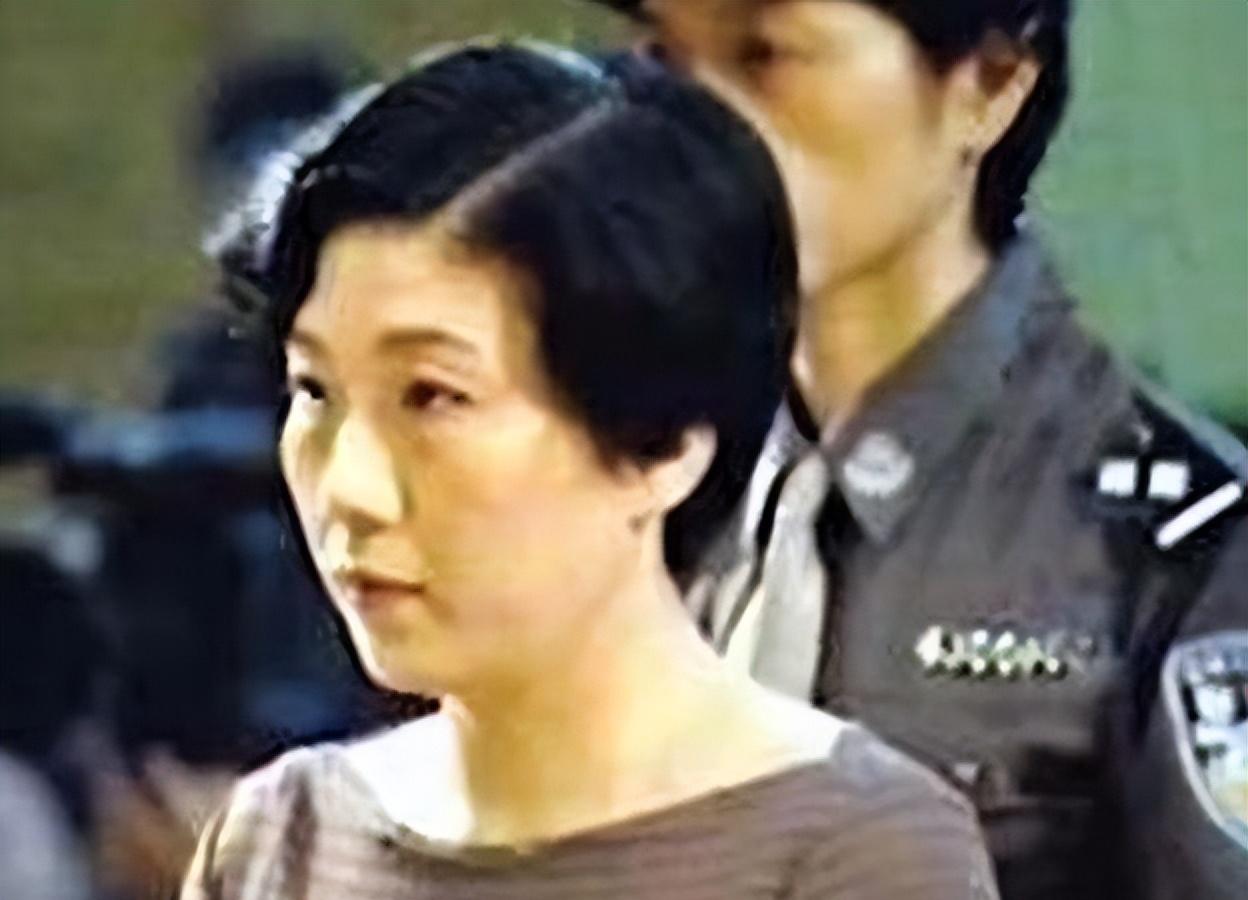 蒋艳萍:以美色仅用13年升到副厅级高官,幻想狱中怀孕逃避死刑