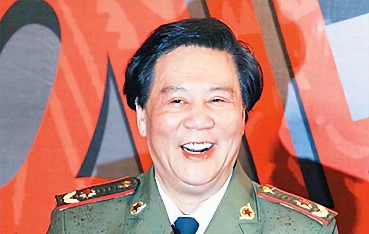 古月追悼会:挽联长达6米,女儿亲吻遗像,300名广州市民自发送行