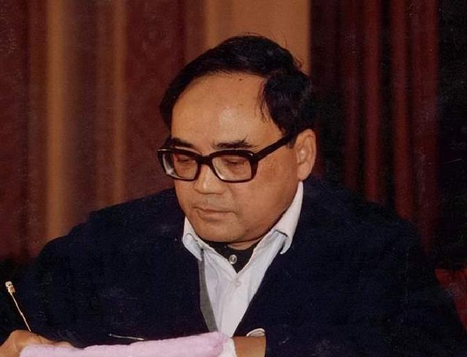 丁关根同志的简历