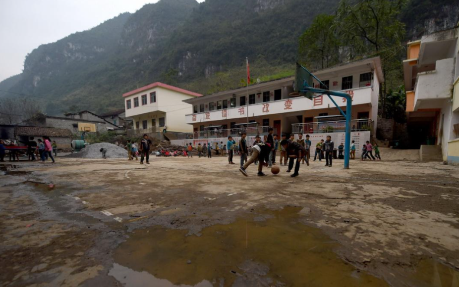 妹妹去贵州支教3年突然失联,我执意去找她,到了学校我却愣住了