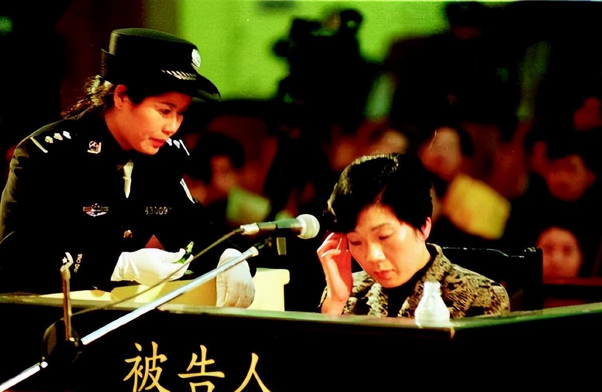 蒋艳萍:以美色仅用13年升到副厅级高官,幻想狱中怀孕逃避死刑