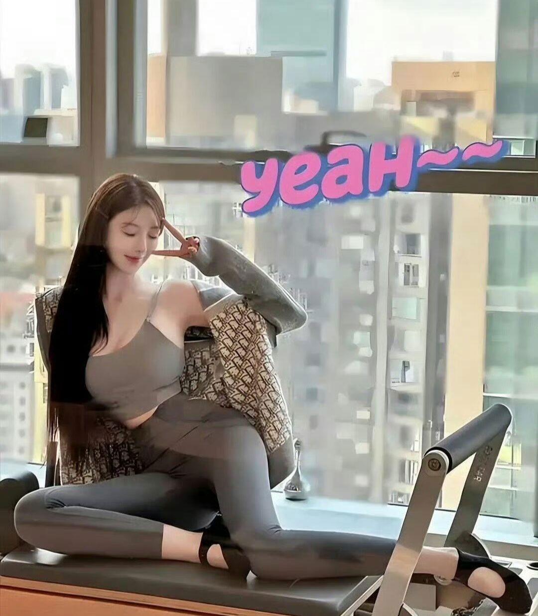 叶柯产后真实状态:胸部迅猛膨胀,腹部多层赘肉,全凭面容撑起