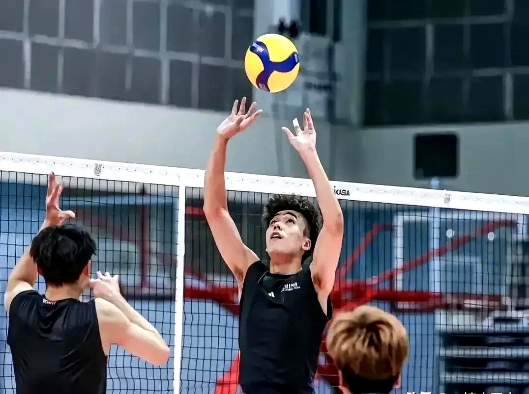 男排世锦赛咋回事:二传换血!吴斋郭成:这是要搞事情啊!