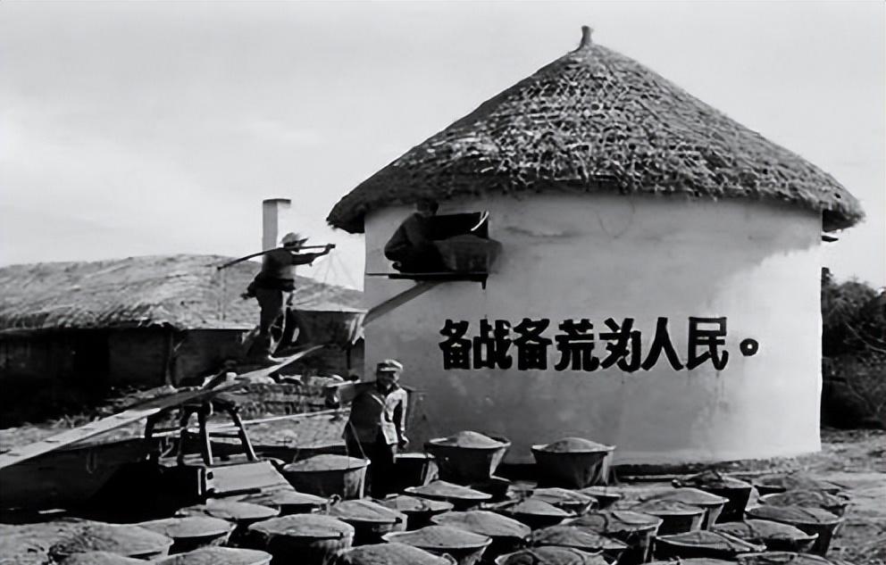 他是副国级干部,晚年却不敢回四川,妻儿含冤离世,他说:不查了