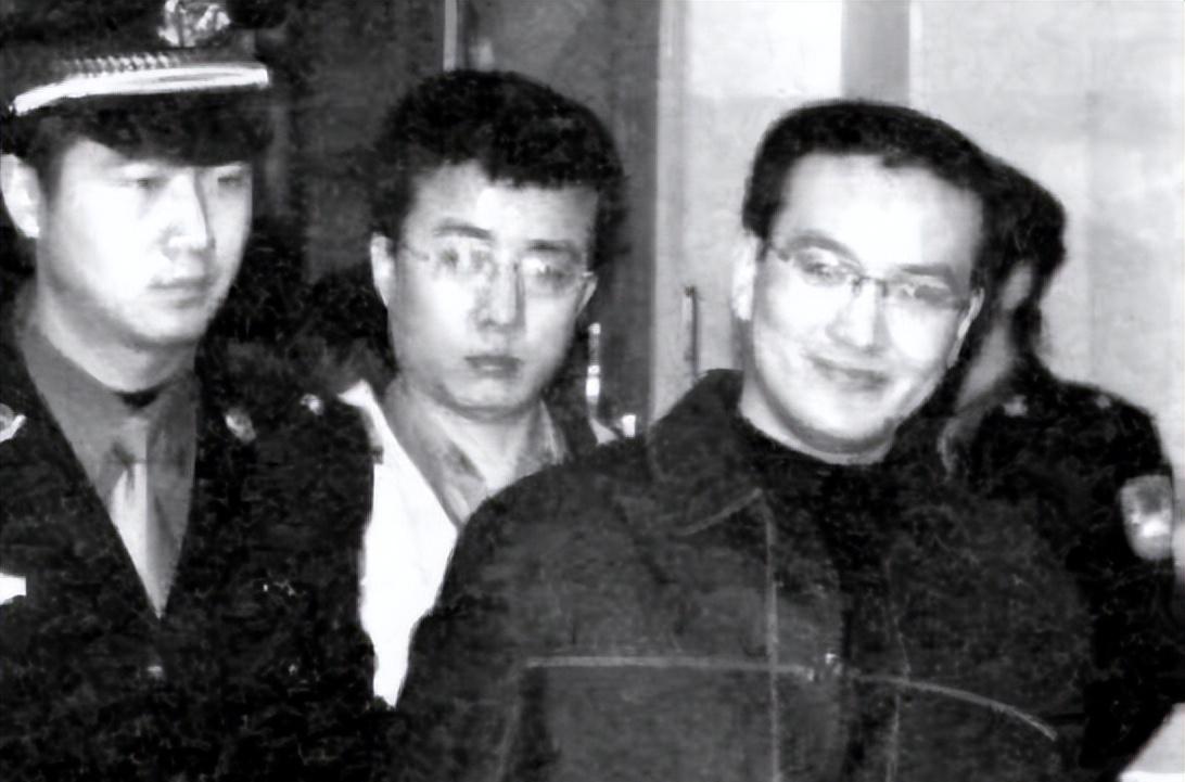 兰州黑老大马冰冰被判死刑,外表斯文内心毒辣,盘踞兰州数十年