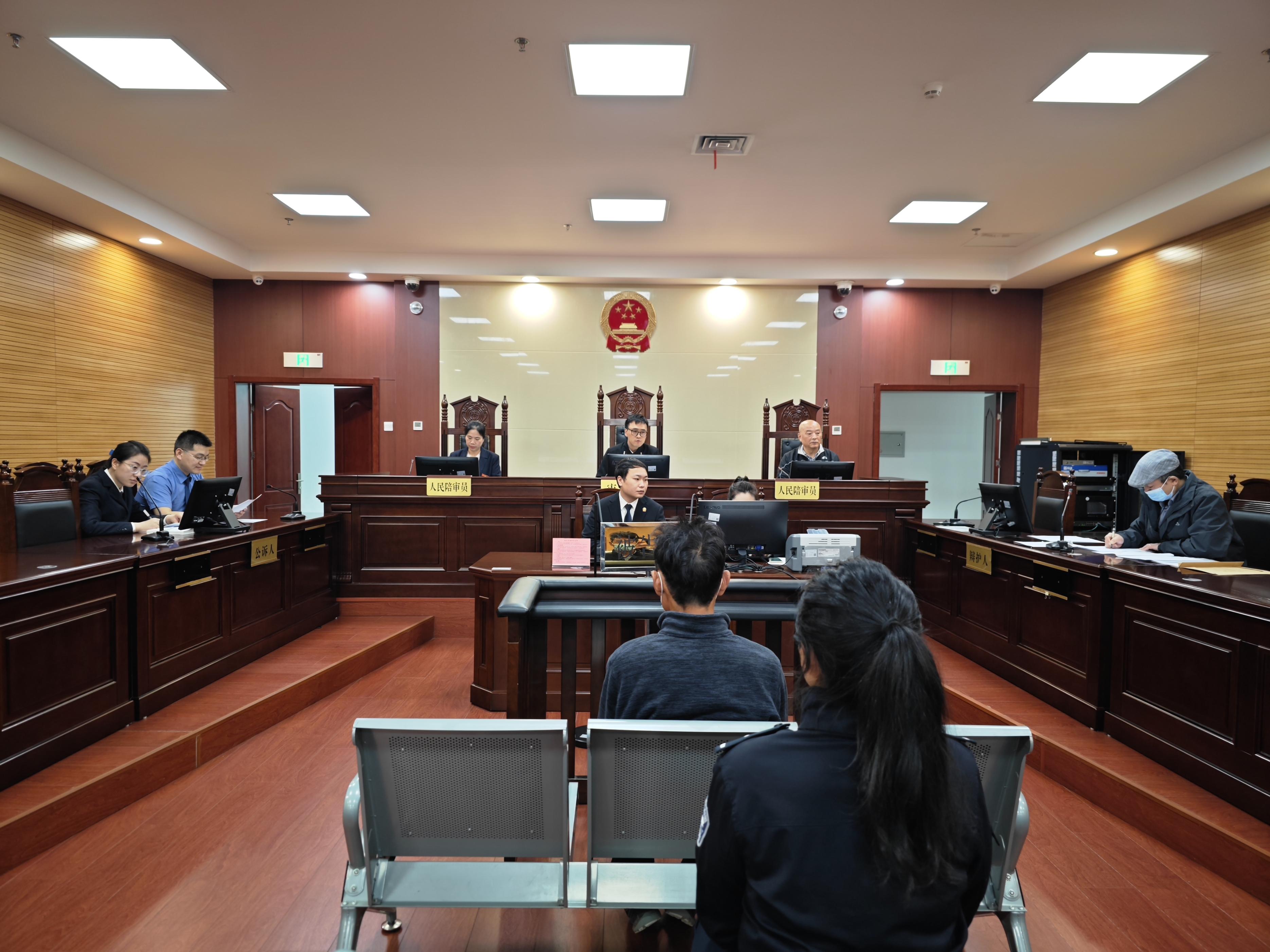 5岁女童调座椅致弟亡!父母索赔200万遭驳回