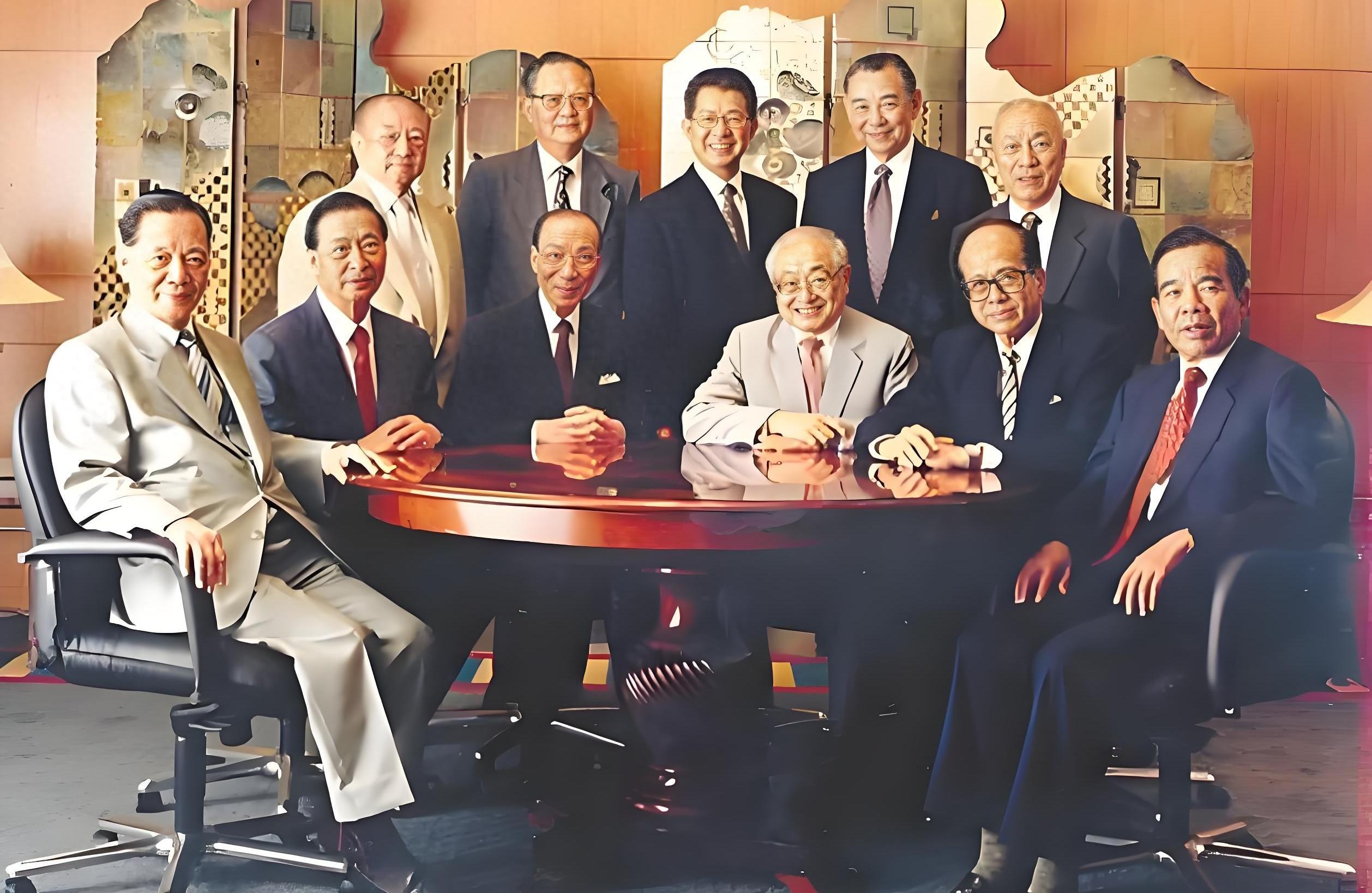 香港四大家族走向终章:李嘉诚父子巨资撤离,郑家背负巨债,李兆基家族